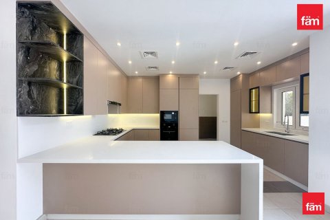 Villa in Dubai 5 bedrooms, 562.7 sq.m. № 93583 - photo 7