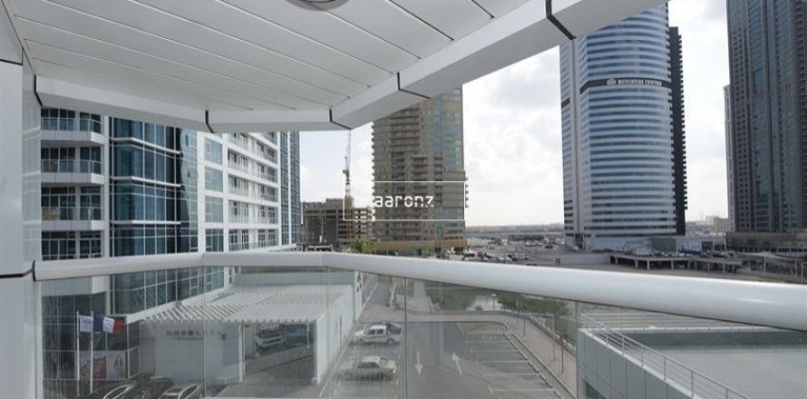 Appartement à Jumeirah Lake Towers, Dubai, 2 chambres, 70.1 m², № 14217
