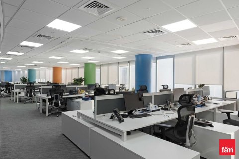 Propriété commerciale à Dubai, 660.3 m², № 69484 - photo 1