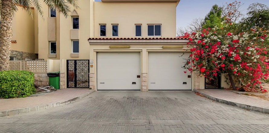 Villa in Dubai Festival City, Dubai 4 bedrooms, 403.5 sq.m. № 2067