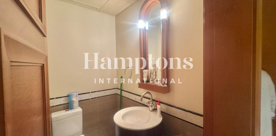 Квартира в Бурдж-Халифе, Дубай, 1 спальня, 76.7397м², № 67688