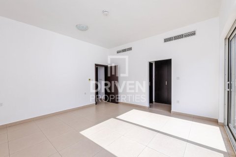 Townhouse in International City, Dubai 3 bedrooms, 156 sq.m. № 19985 - photo 3