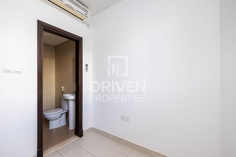 Townhouse in International City, Dubai 3 bedrooms, 156 sq.m. № 19985 - photo 10