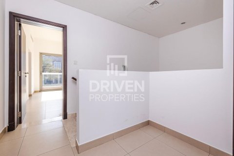 Townhouse in International City, Dubai 3 bedrooms, 156 sq.m. № 19985 - photo 5