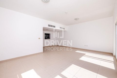 Townhouse in International City, Dubai 3 bedrooms, 156 sq.m. № 19985 - photo 1