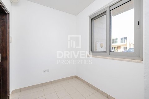 Townhouse in International City, Dubai 3 bedrooms, 156 sq.m. № 19985 - photo 4