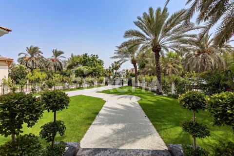 Villa in Jumeirah Islands, Dubai 4 bedrooms, 956 sq.m. № 104710 - photo 26