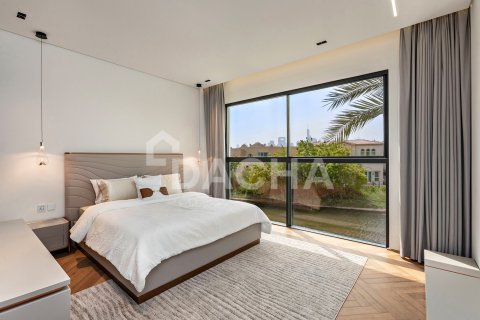 Villa in Jumeirah Islands, Dubai 4 bedrooms, 956 sq.m. № 104710 - photo 13