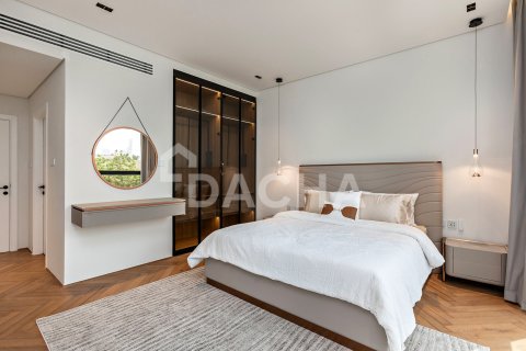 Villa in Jumeirah Islands, Dubai 4 bedrooms, 956 sq.m. № 104710 - photo 12