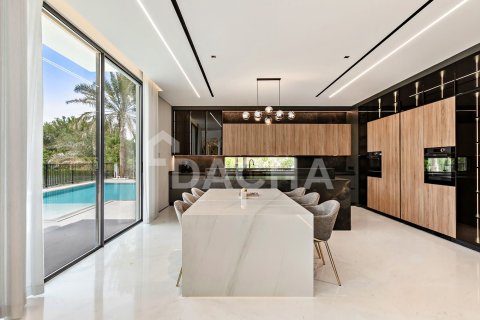 Villa in Jumeirah Islands, Dubai 4 bedrooms, 956 sq.m. № 104710 - photo 24