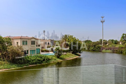 Villa in Jumeirah Islands, Dubai 4 bedrooms, 956 sq.m. № 104710 - photo 4