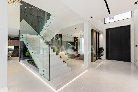 Villa in Jumeirah Islands, Dubai 4 bedrooms, 956 sq.m. № 104710 - photo 18