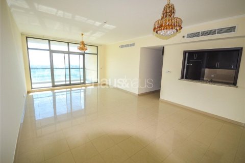 Apartment in The Links, The Views, Dubai 2 bedrooms, 137 sq.m. № 44549 - photo 2