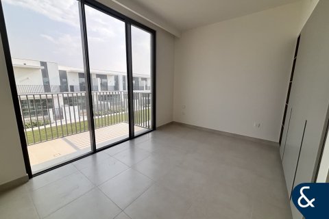 Снять в аренду виллу в The Valley, Дубай: 4 спальни, 265м², № 76087 - фото 8