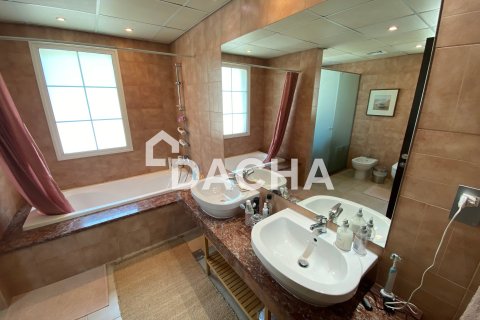 Villa à Jumeirah Village Triangle, Dubai, 3 chambres, 626 m², № 105093 - photo 2