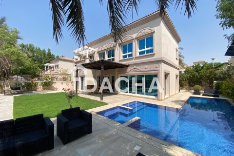 Villa à Jumeirah Village Triangle, Dubai, 3 chambres, 626 m², № 105093