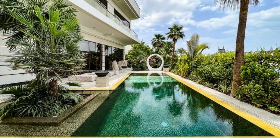 Villa in Emirates Hills, Dubai 7 bedrooms № 3056