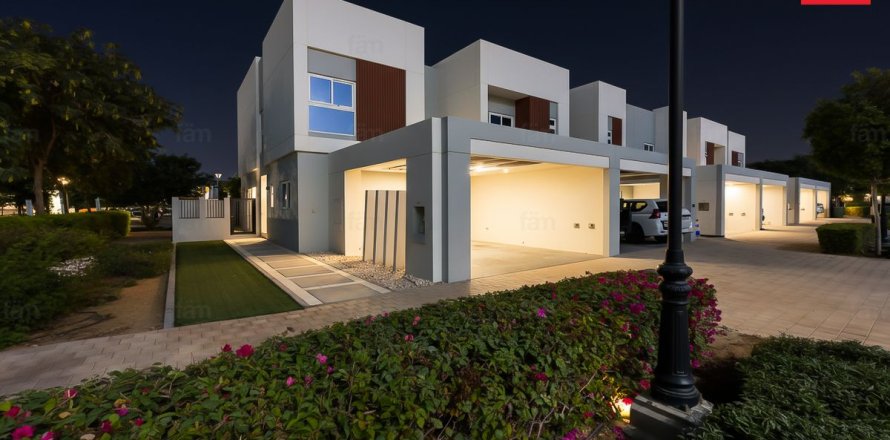Adosado en Dubai, 4 dormitorios, 234.1 m², № 90352