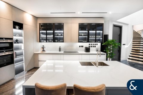 Penthouse in Cayan Tower, Dubai Marina, Dubai 4 bedrooms, 312 sq.m. № 76513 - photo 3