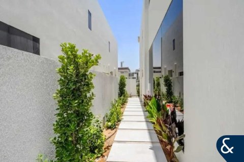 Villa in Jumeirah Park Homes, Jumeirah Park, Dubai 5 bedrooms, 634 sq.m. № 76511 - photo 10