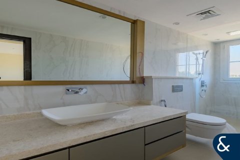 Villa en Jumeirah Golf Estates, Dubai, 4 dormitorios, 419 m², № 75925 - foto 17