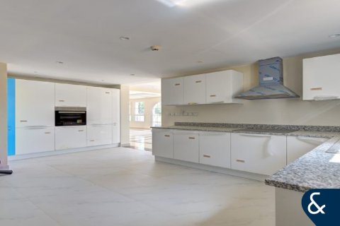 Villa en Jumeirah Golf Estates, Dubai, 4 dormitorios, 419 m², № 75925 - foto 9