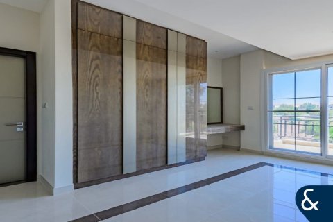 Villa en Jumeirah Golf Estates, Dubai, 4 dormitorios, 419 m², № 75925 - foto 10