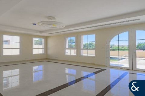 Villa en Jumeirah Golf Estates, Dubai, 4 dormitorios, 419 m², № 75925 - foto 5