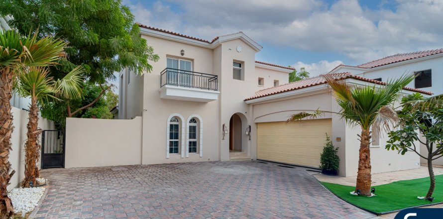 Villa en Jumeirah Golf Estates, Dubai, 4 dormitorios, 419 m², № 75925