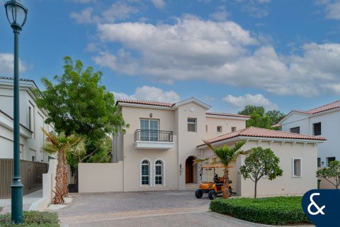 Villa en Jumeirah Golf Estates, Dubai, 4 dormitorios, 419 m², № 75925 - foto 2