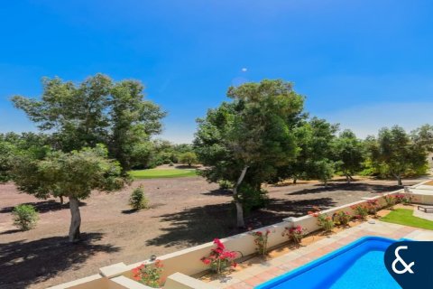 Villa en Jumeirah Golf Estates, Dubai, 4 dormitorios, 419 m², № 75925 - foto 4