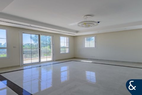 Villa en Jumeirah Golf Estates, Dubai, 4 dormitorios, 419 m², № 75925 - foto 7