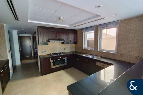 Купить виллу в Regional, Jumeirah Park, Дубай: 3 спальни, 285м², № 75951 - фото 2