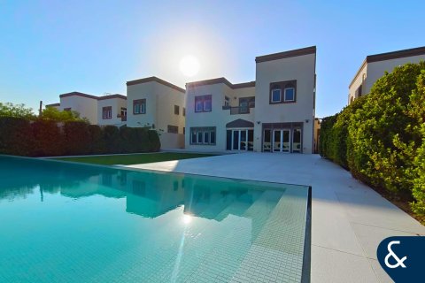 Купить виллу в Regional, Jumeirah Park, Дубай: 3 спальни, 285м², № 75951 - фото 1