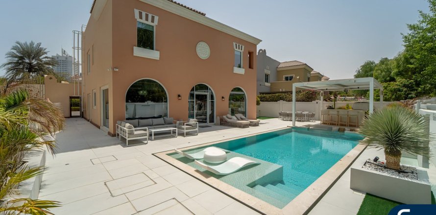 Вилла в Victory Heights, Dubai Sports City, Дубай, 5 спален, 418м², № 75937