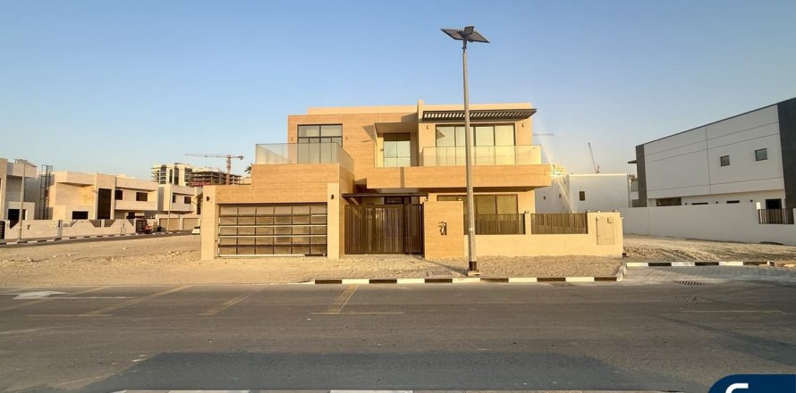 Villa in Al Furjan, Dubai 5 bedrooms, 600 sq.m. № 98521