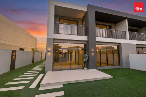 Villa en Dubai, 5 dormitorios, 372.5 m², № 141319