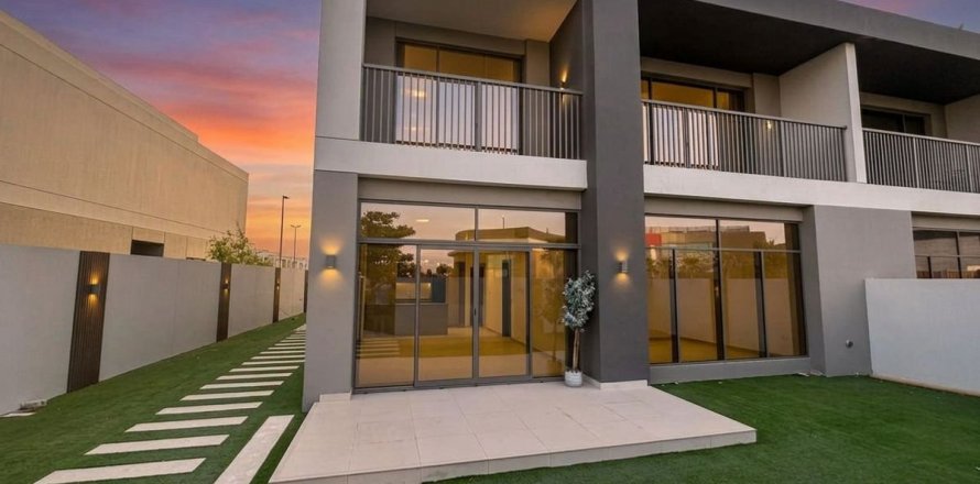 Villa en Dubai, 5 dormitorios, 372.5 m², № 141319