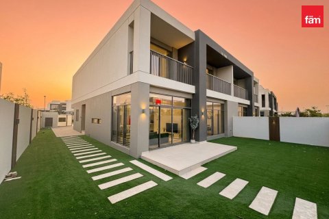 Villa en Dubai, 5 dormitorios, 372.5 m², № 141319 - foto 2