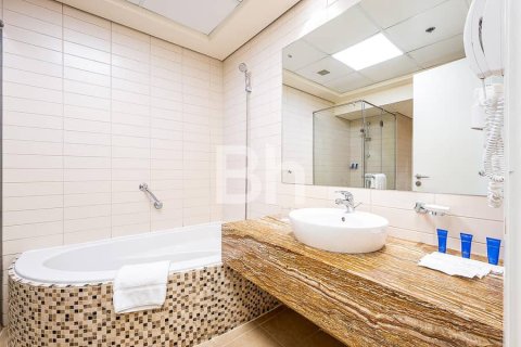 Hotel Apartment in Jumeirah Lake Towers, Dubai 2 bedrooms, 167 sq.m. № 23294 - photo 11