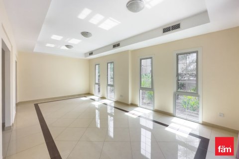 Villa à Dubai, 3 chambres, 569.8 m², № 18675 - photo 2