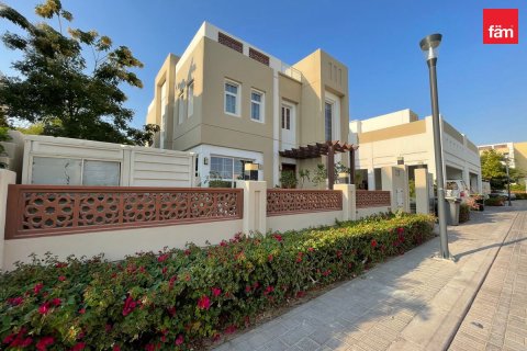Villa à Dubai, 3 chambres, 569.8 m², № 18675 - photo 1