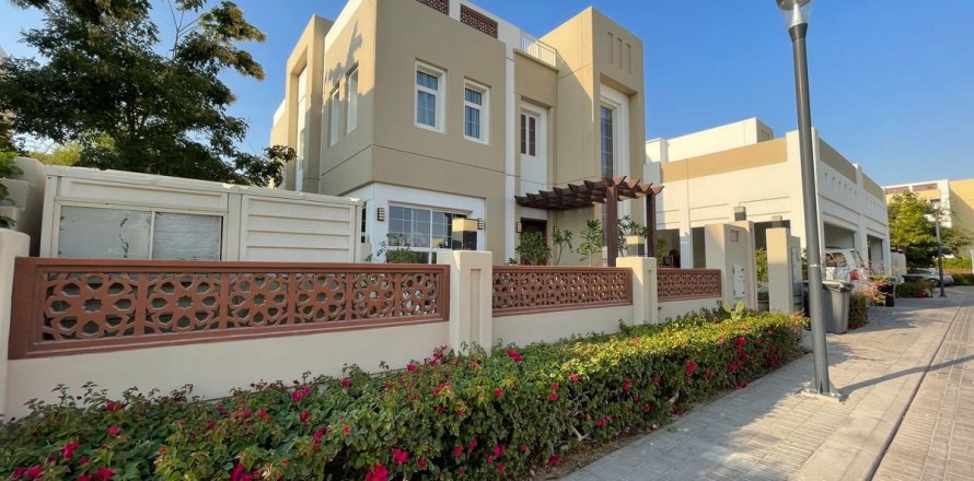 Villa à Dubai, 3 chambres, 569.8 m², № 18675