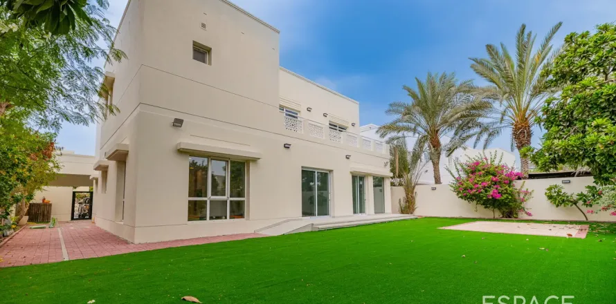 Villa à Meadows, Dubai, 5 chambres, 369 m², № 62049