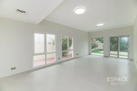 Villa à Meadows, Dubai, 5 chambres, 369 m², № 62049 - photo 4