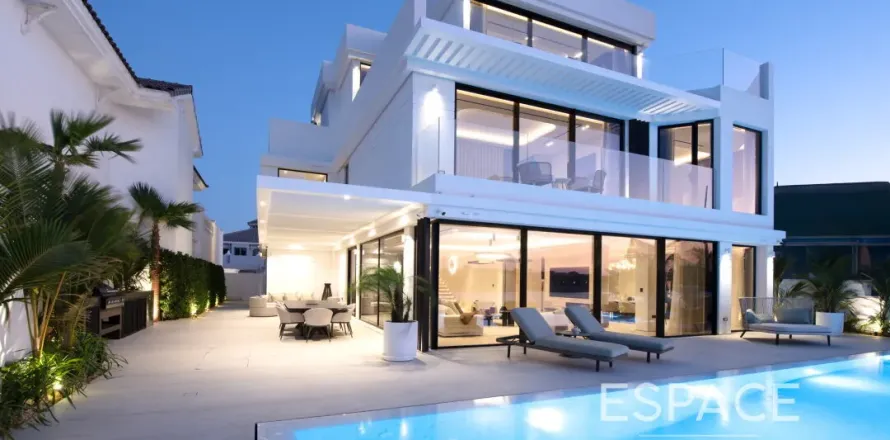 Вилла в Пальме Джумейре, Дубай, 5 спален, 753м², № 61962