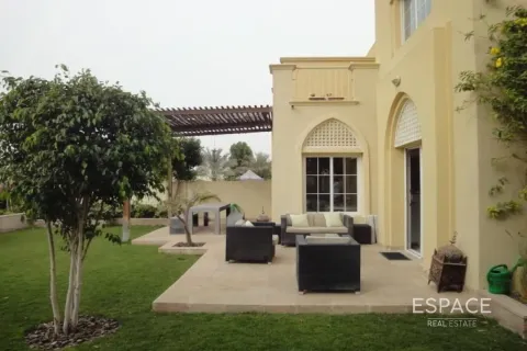 Villa à Springs 8, The Springs, Dubai, 3 chambres, 270 m², № 62047 - photo 1