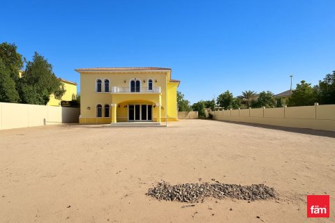 Купить виллу в Дубае: 3 спальни, 1067.5м², № 84739 - фото 3