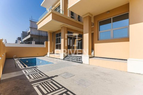 Villa in Al Furjan, Dubai 5 bedrooms, 525 sq.m. № 129162 - photo 18