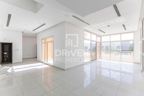 Villa in Al Furjan, Dubai 5 bedrooms, 525 sq.m. № 129162 - photo 3